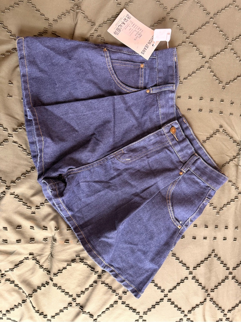 Women’s Dark Wash High Waisted Denim Shorts Size L NWT